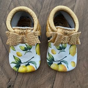 Little girls lemon shoes size 3
